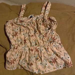 New w/out tags. Cute halter top. Size M.